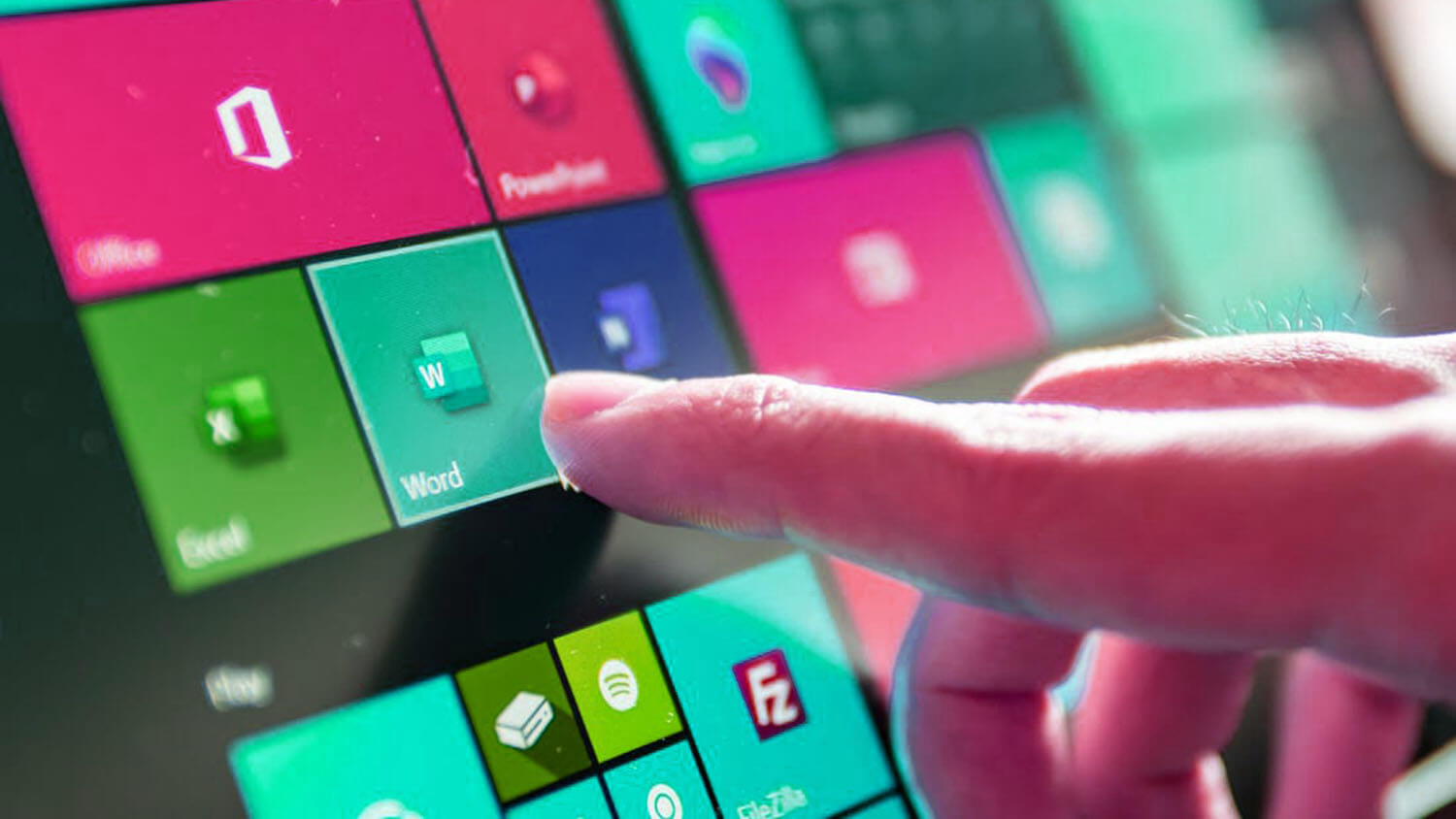 Most Useful Windows 10 Touchscreen Gestures (Must Know)
